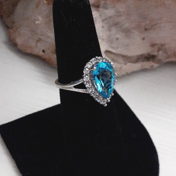 PREMIUM BLUE TOPAZ RING - Picture 4 of 8